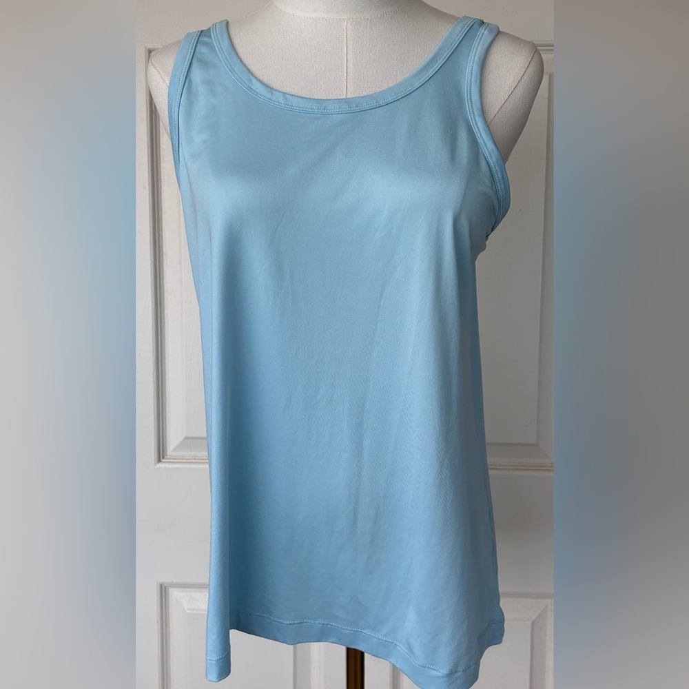 Champion Brand Women’s Tank Deep V Back Split
Bottom Half with Knot Size Medium‎